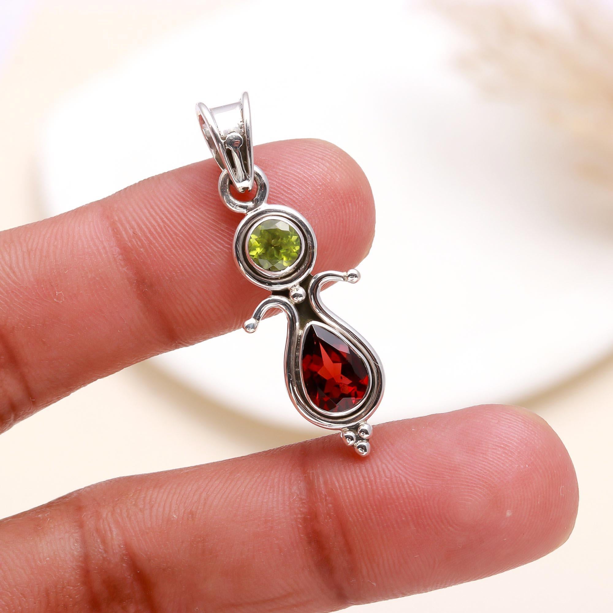 925 Sterling Silver Vintage Style Garnet & Peridot Pendant