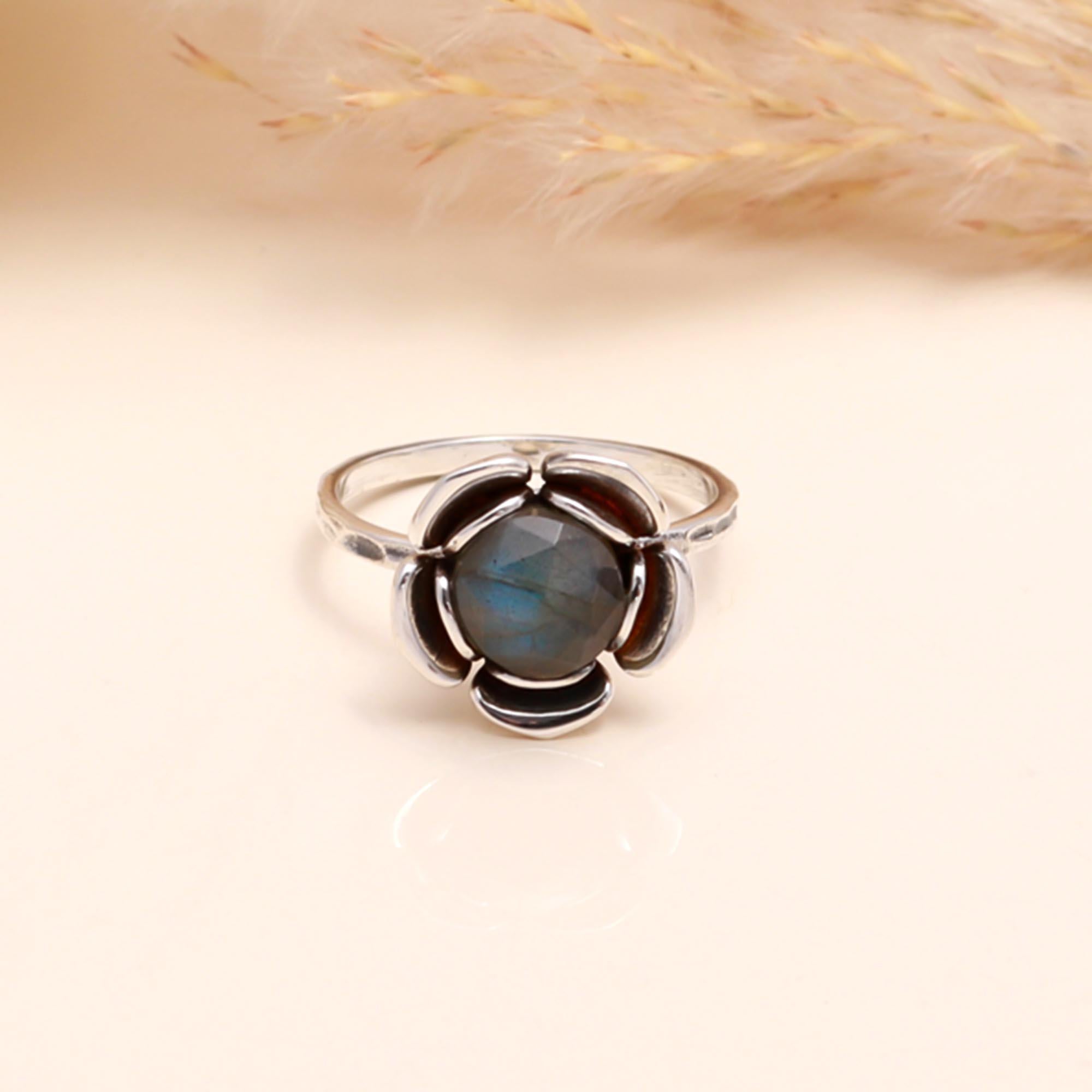 925 Sterling Silver Labradorite Floral Ring