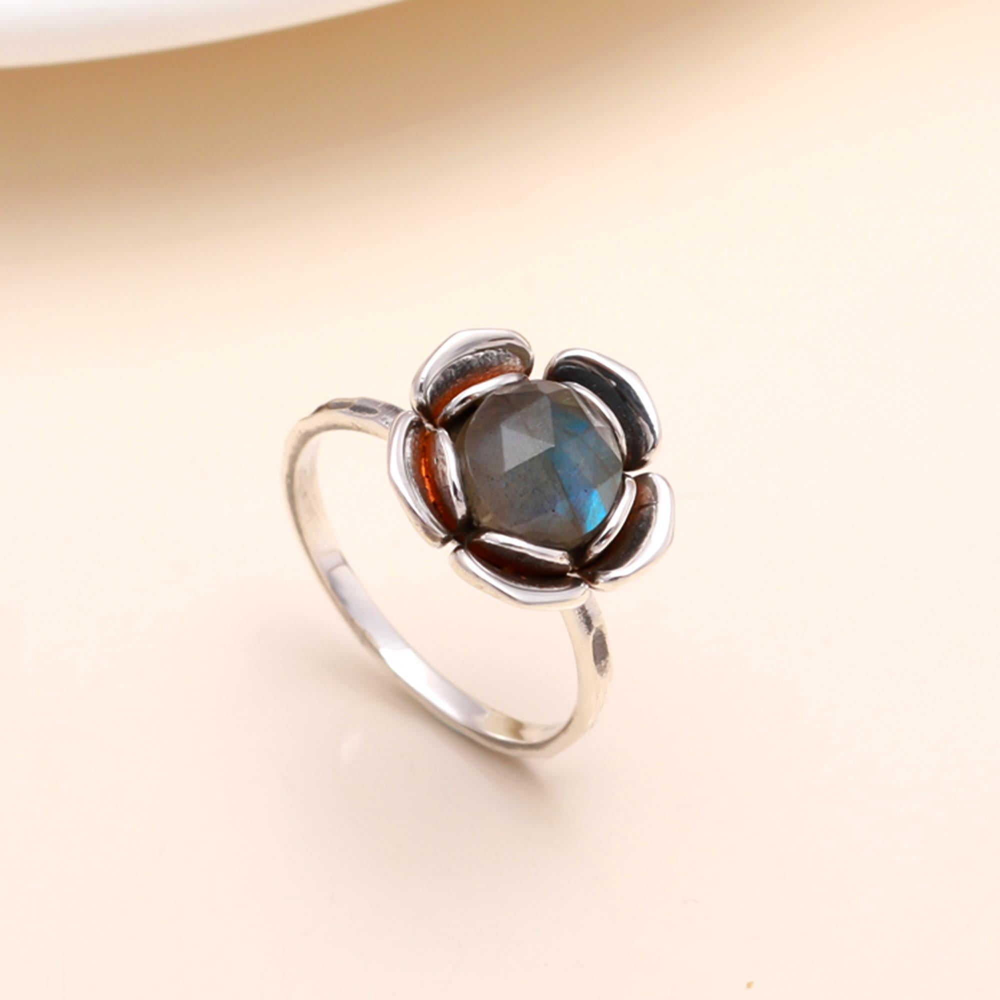 925 Sterling Silver Labradorite Floral Ring