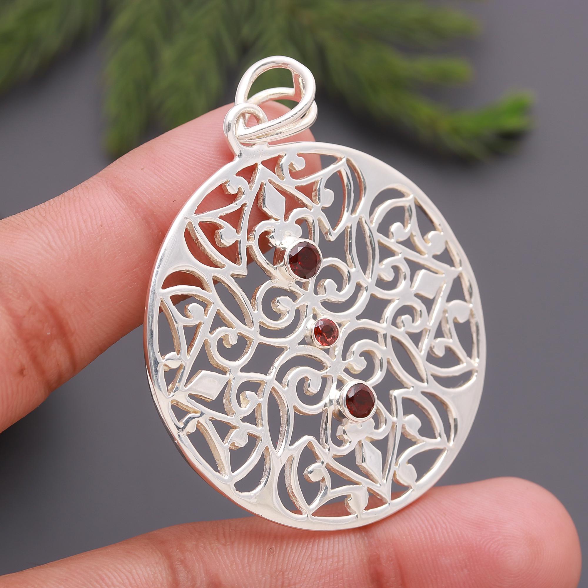 925 Silver Filigree Garnet Round Pendant