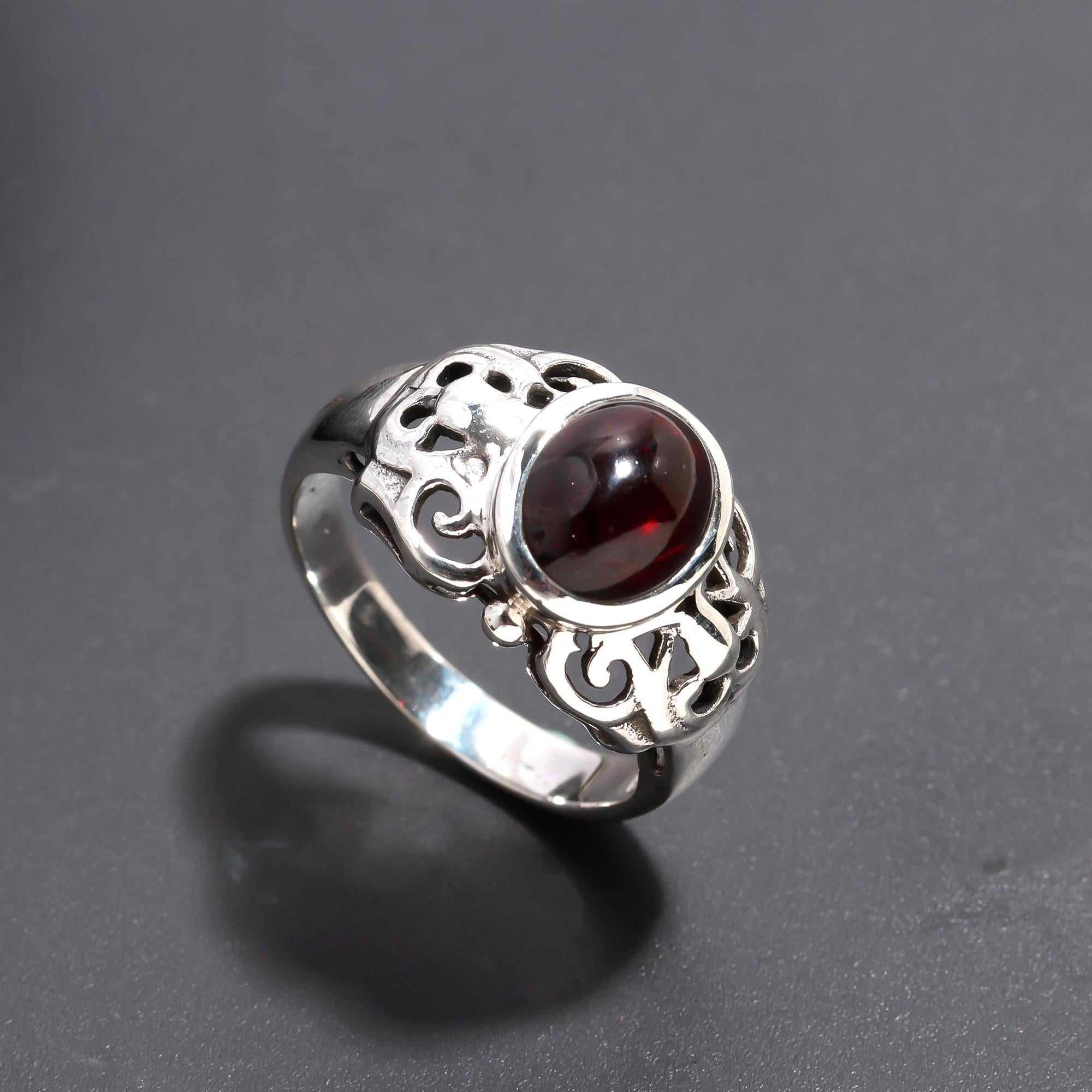 925 Silver Vintage Filigree Garnet Ring