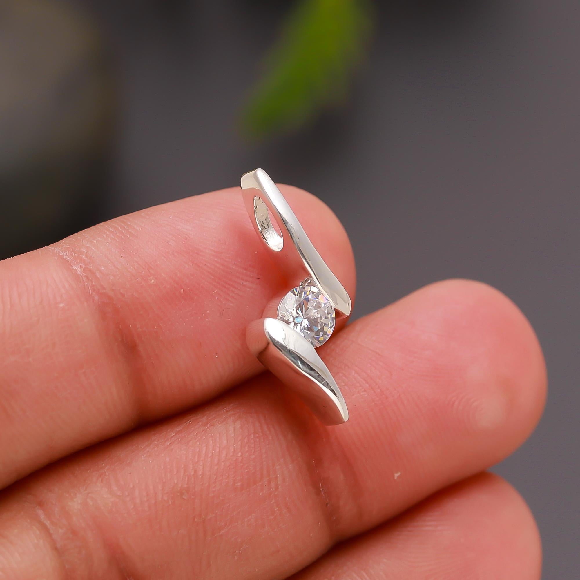 925 Silver Curved Wrap Solitaire Pendant