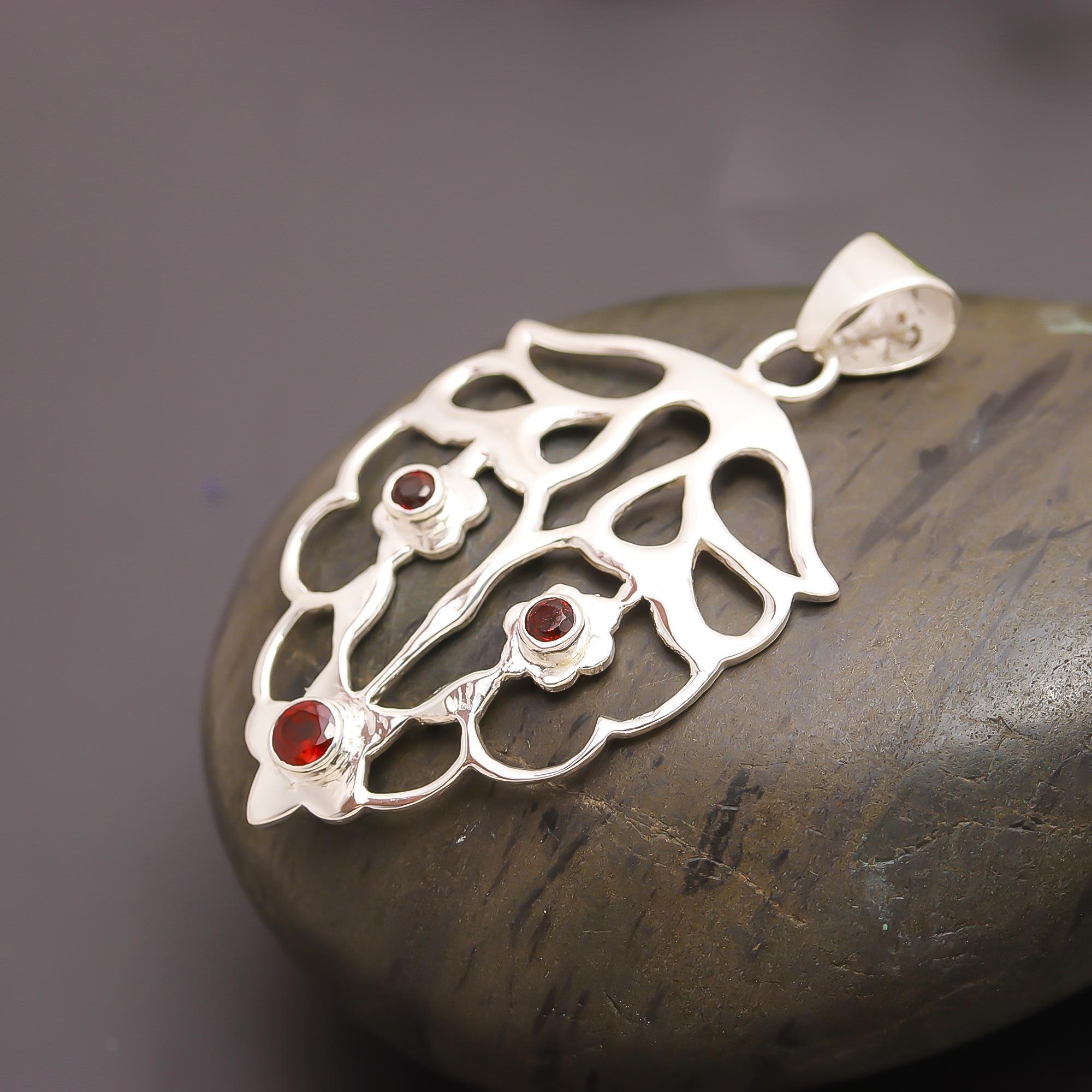 925 Silver Artistic Garnet Floral Cutout Pendant
