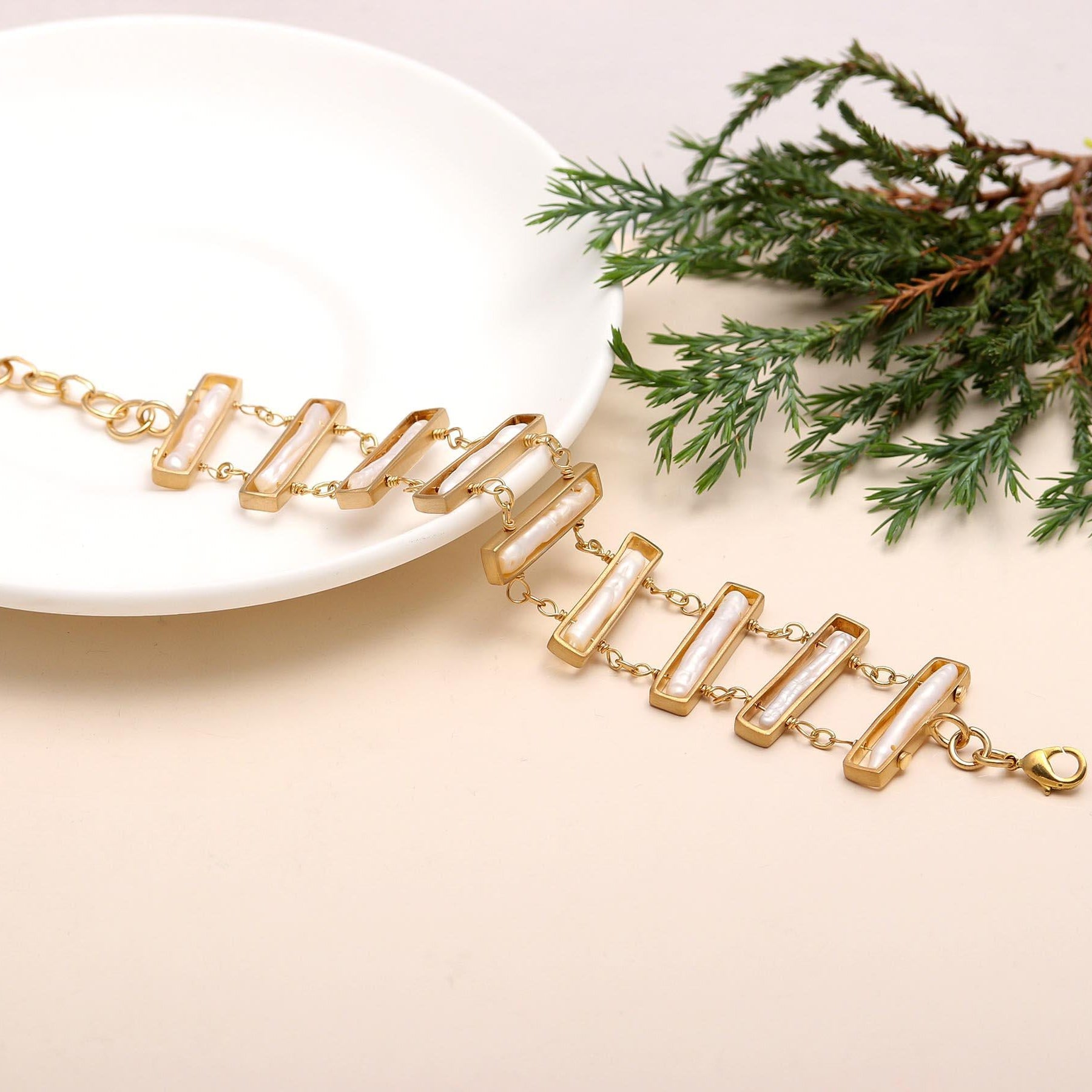 The Luminous Link: Biwa Pearl Gold Bracelet