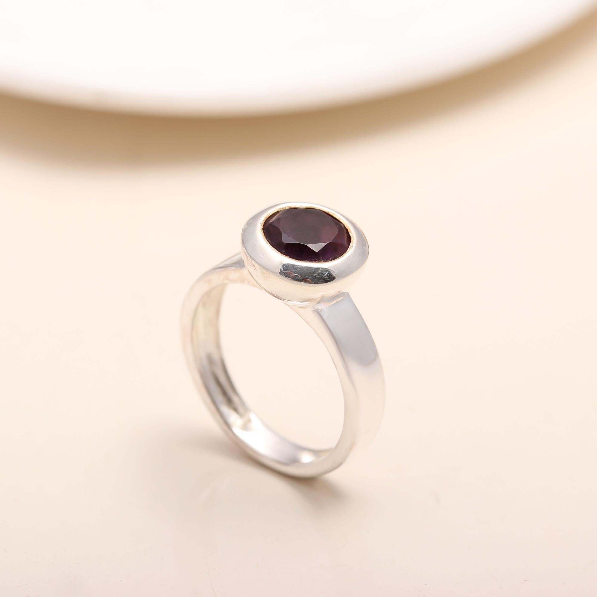 AG925Jewellery’s handcrafted round rhodolite garnet ring with secure bezel finish