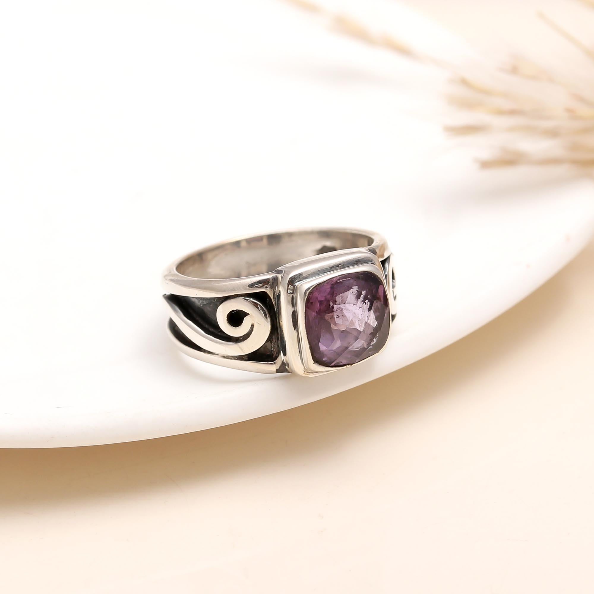 925 Silver Cushion-Cut Amethyst Swirl Band Ring with deep purple gemstone