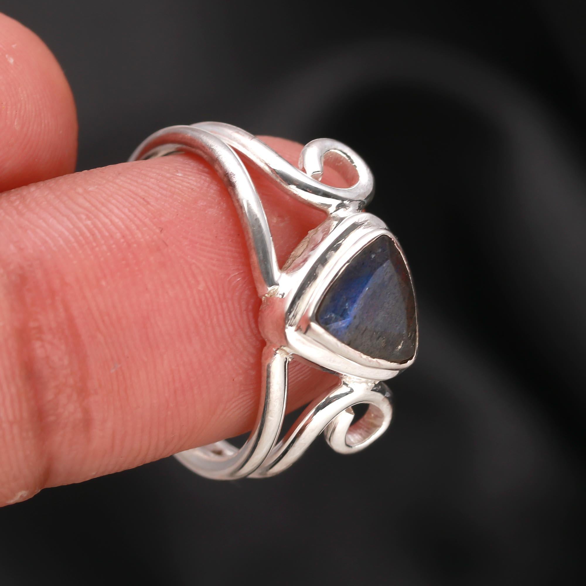 Sterling silver swirl band ring with trillion labradorite