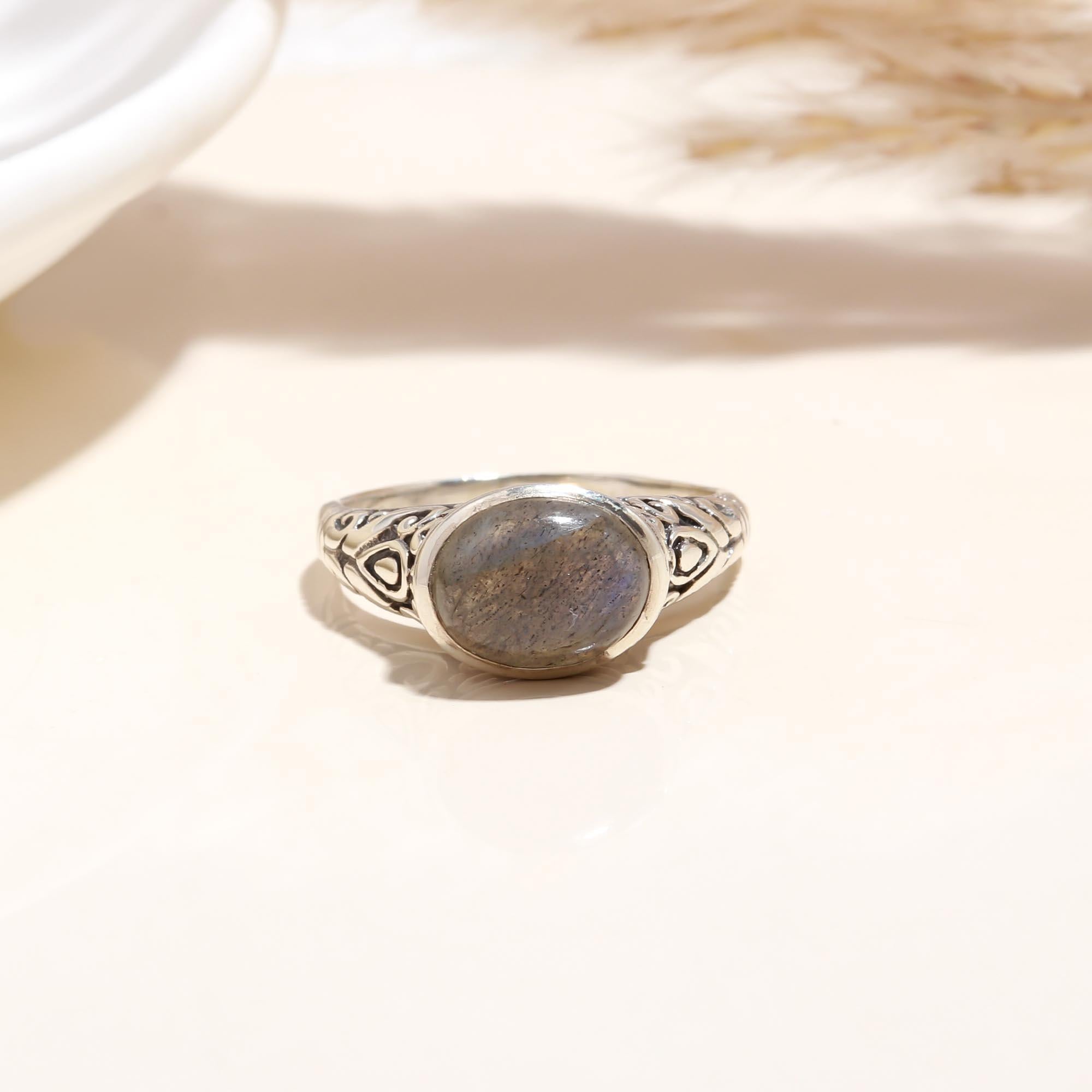 The Mystic Heritage: Vintage Filigree Labradorite Ring