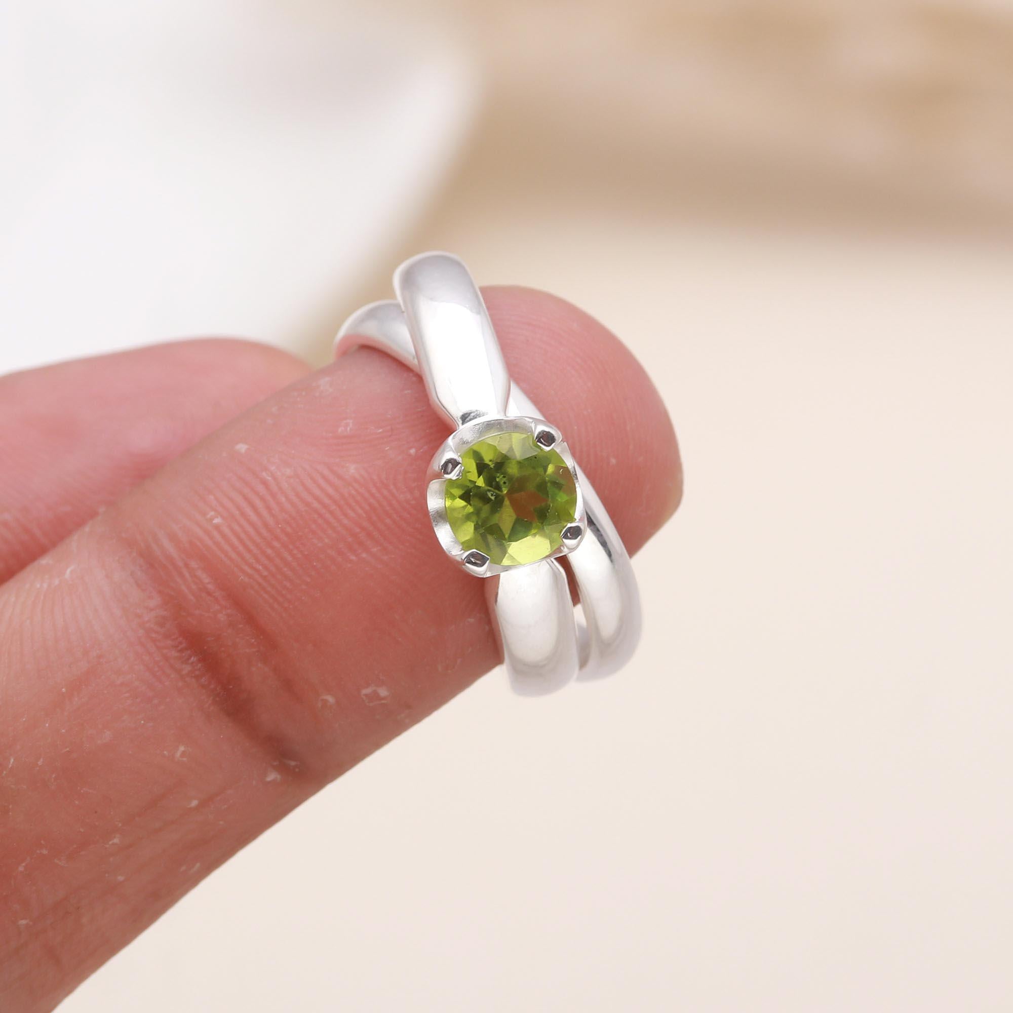 The Verde Crown: Round Peridot High-Set Ring